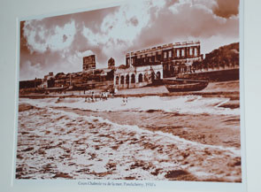 Pondichéry en 1930, avec au fond Notre-Dame des Anges